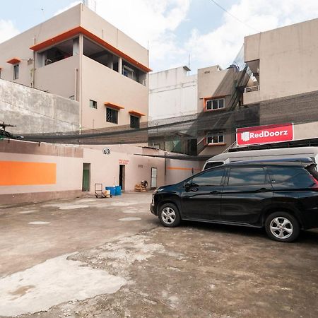 Reddoorz Syariah At Dinda Residence Medan Exterior photo