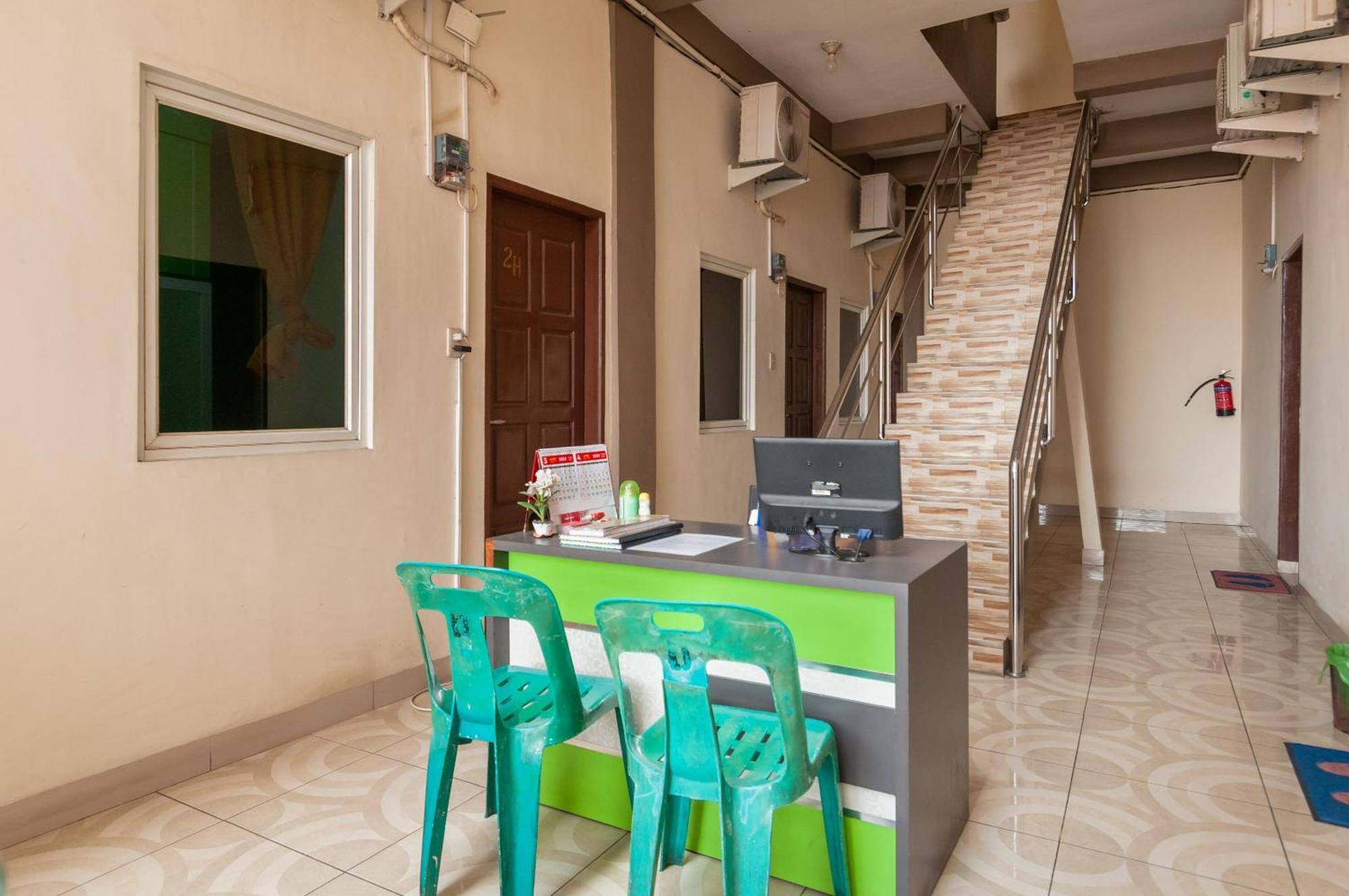 Reddoorz Syariah At Dinda Residence Medan Exterior photo